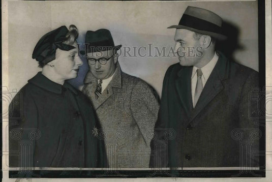 1958 Press Photo Goldfine Trial Secretary Mildred Paperman in Courtroom - Historic Images