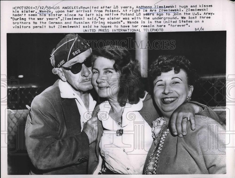 1958 Press Photo Anthomy Ziemlewski Reunited with Family from Poland 48 Years - Historic Images