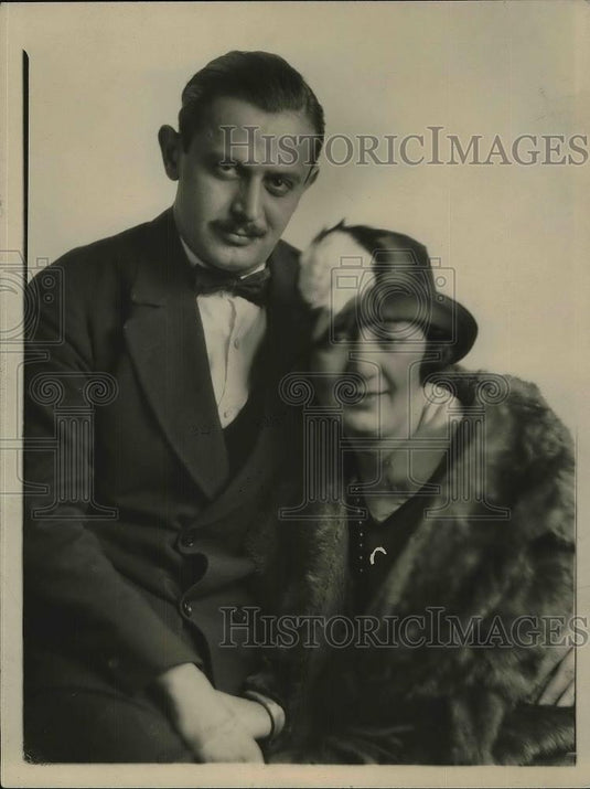 1924 Press Photo Mr & Mrs Lee Glimmerman posing together - Historic Images