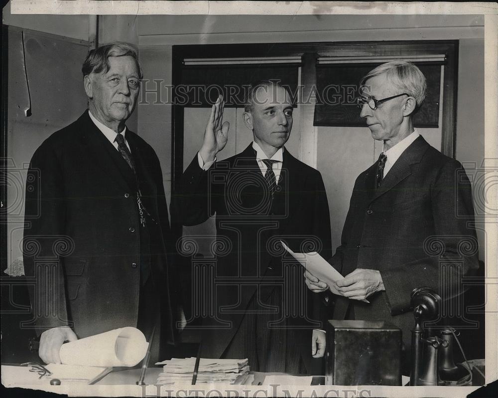 1929 Press Photo William Mitchell being sworn in as Attorney General - Historic Images