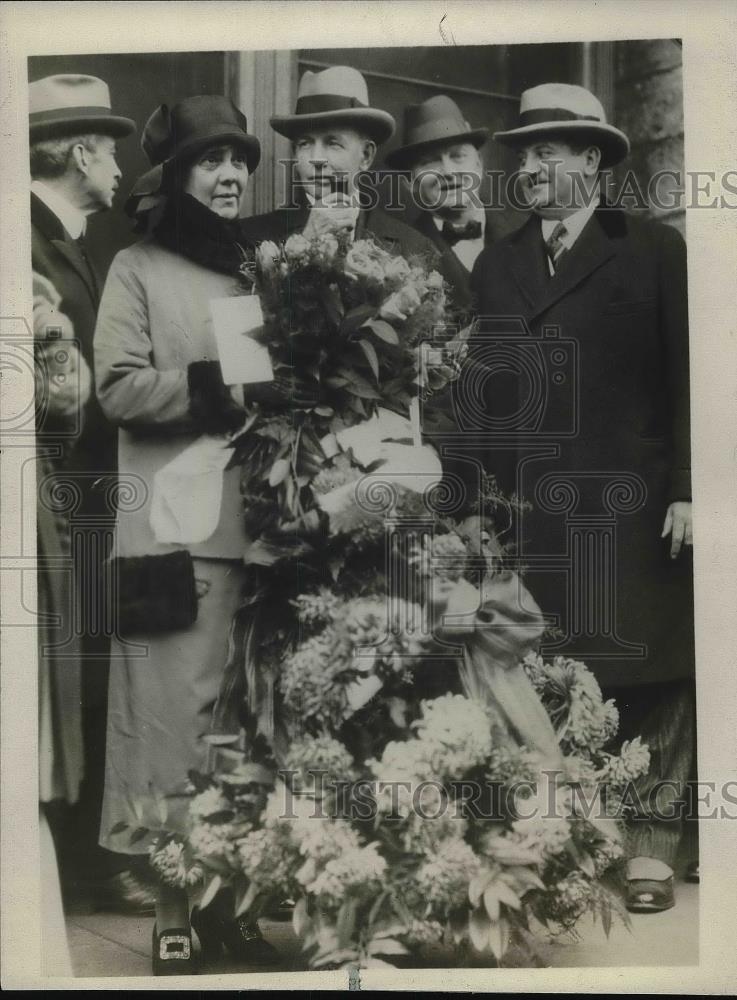 1925 Press Photo Vice President and Mrs. Chas G. Dawes arrive in Cincinatti - Historic Images