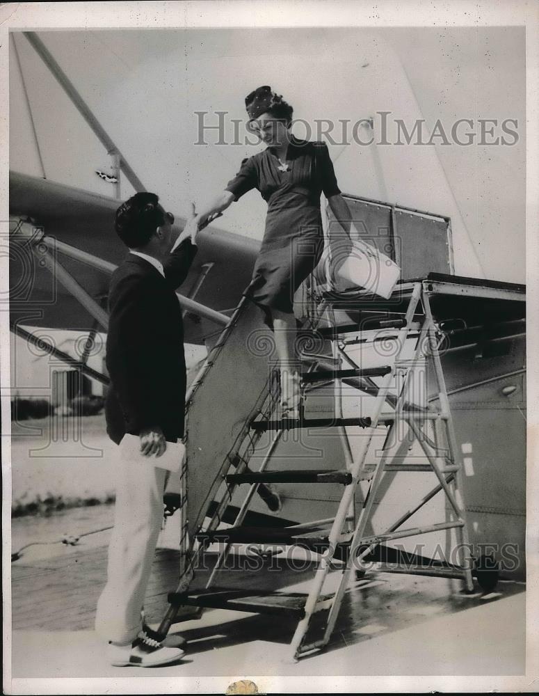 1939 Press Photo Swimmer Katherine Rawls Thompson with Husband Theodore - Historic Images