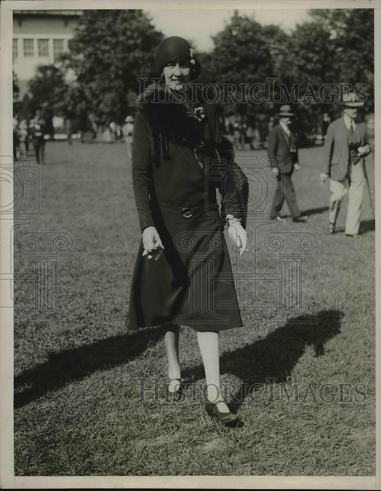 1930 Press Photo Socialite Mrs. John Searle - Historic Images