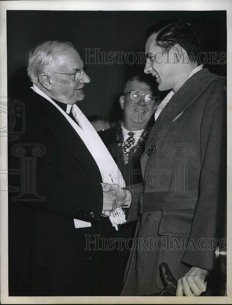 1946 Press Photo Chicago Cardinal Designate Samuel Stritch Greets Nephew - Historic Images