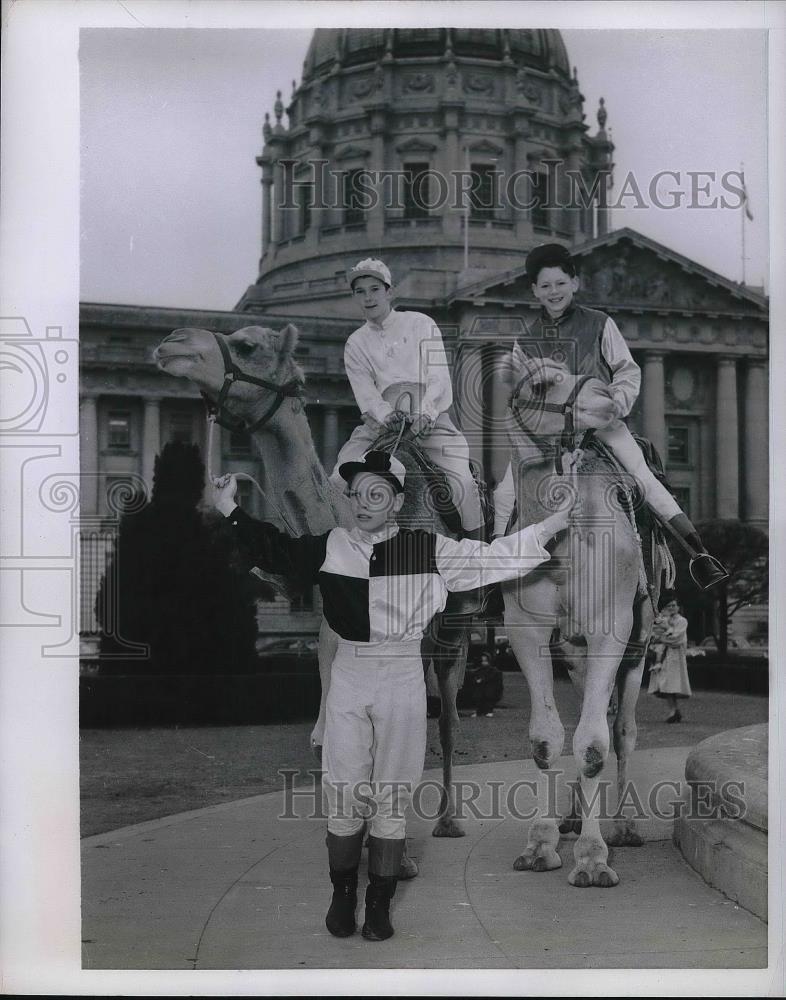 1954 Press Photo Ronald Grant,Gary Thiebaut,Dewey Johnson At Sports &amp; Boat Show - Historic Images