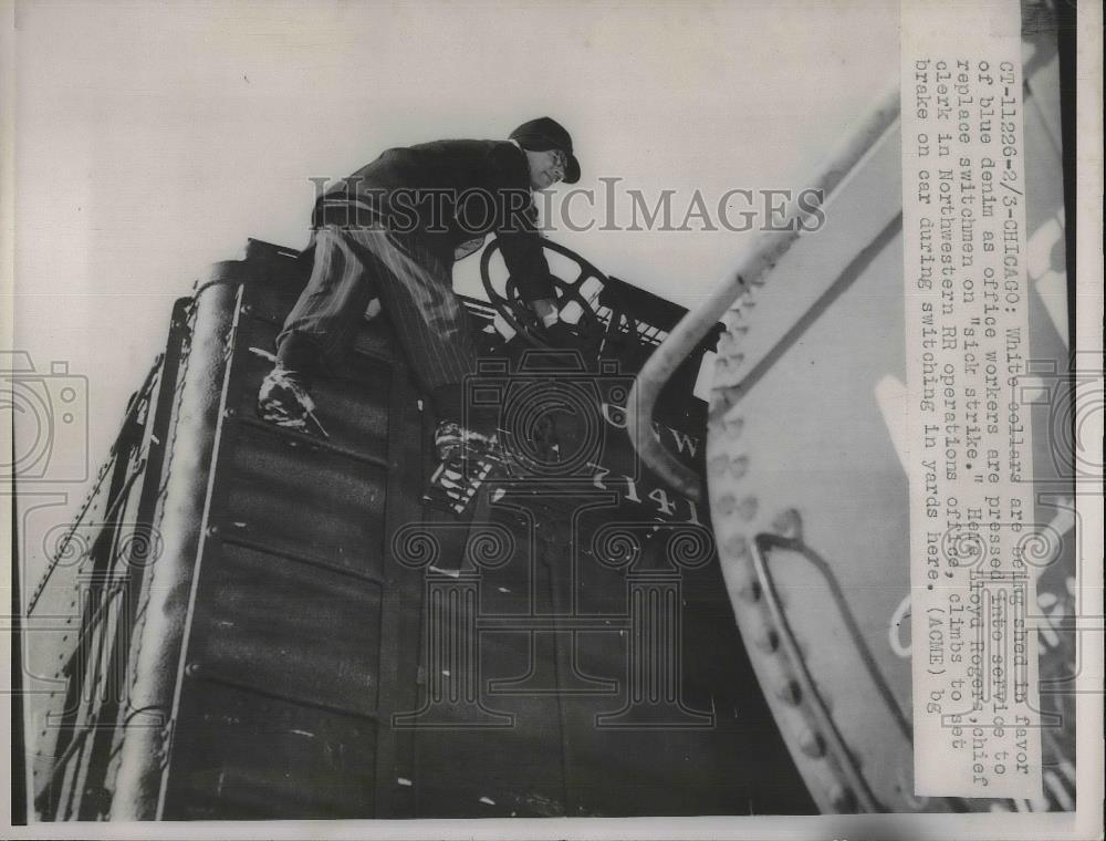 1951 Press Photo Lloyd Rogers working during Sick Strike - Historic Images