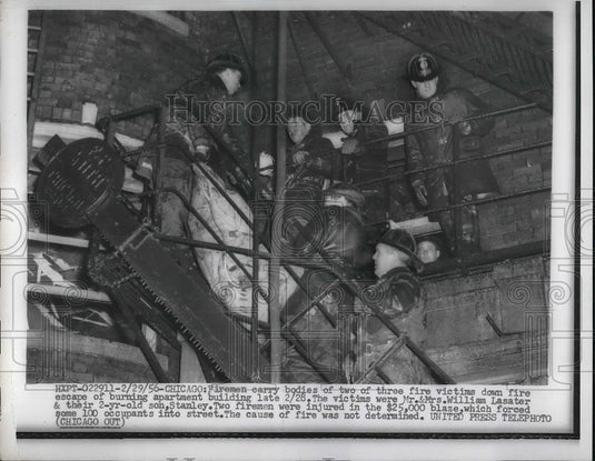 1956 Press Photo Chicago Firemen Removing Bodies from Deadly Apartment Fire - Historic Images