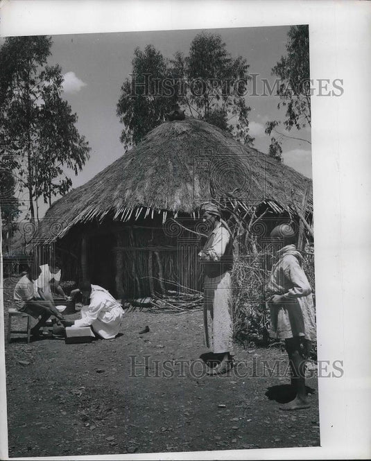 1957 Press Photo Students of Public Health & Training College Give First Aid - Historic Images