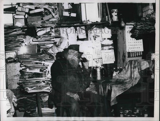1956 Press Photo Martin Mankoscey on the telephone - Historic Images