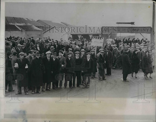 1933 Press Photo Armour Packing Company Closed by Striking Employees - Historic Images