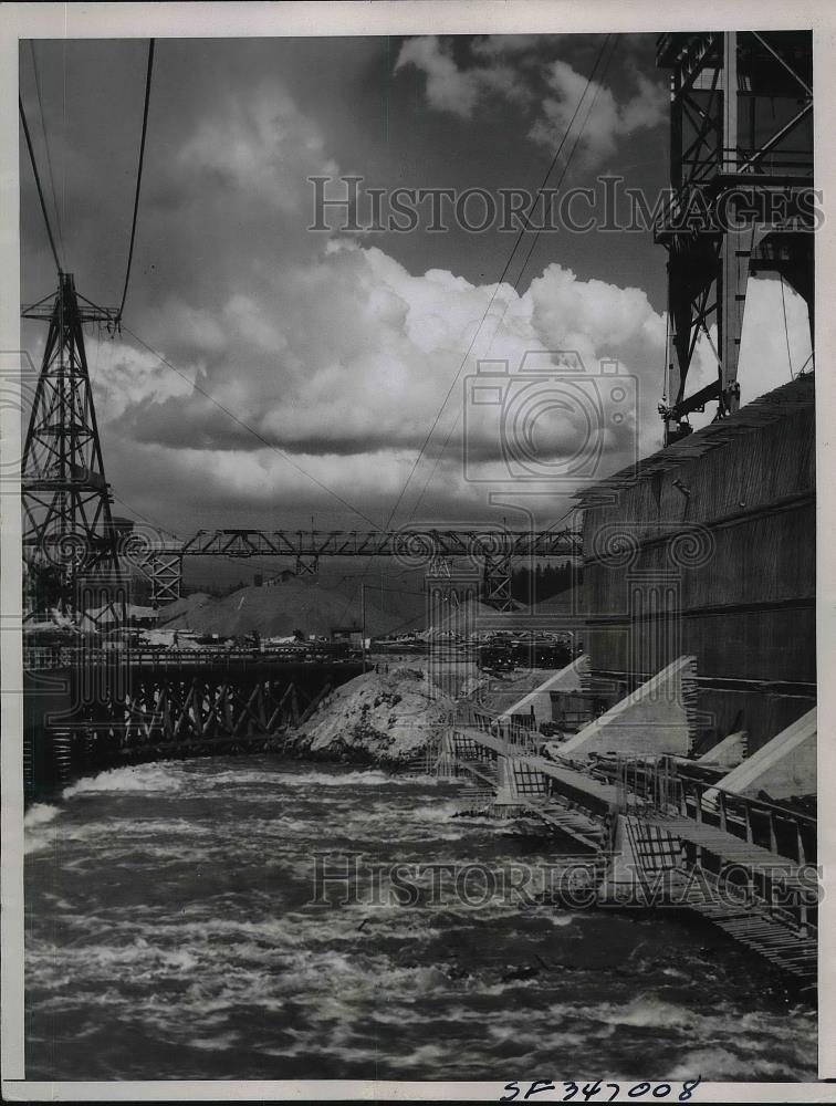 1936 Press Photo Power palnt at Bonneville Dam on Columbia River - Historic Images