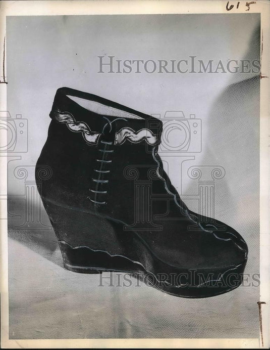 1944 Press Photo Takeoff on the popular American Cowboy boot, By Smart M'Lady - Historic Images
