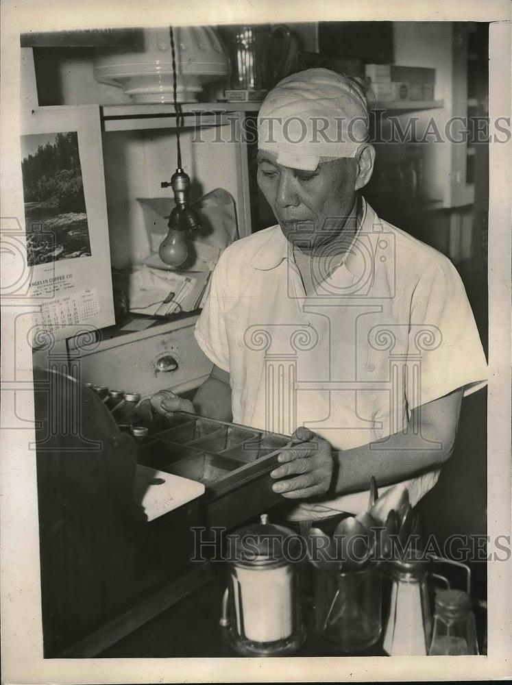 1945 Press Photo Joe Wong LA Restaurant Owner - Historic Images