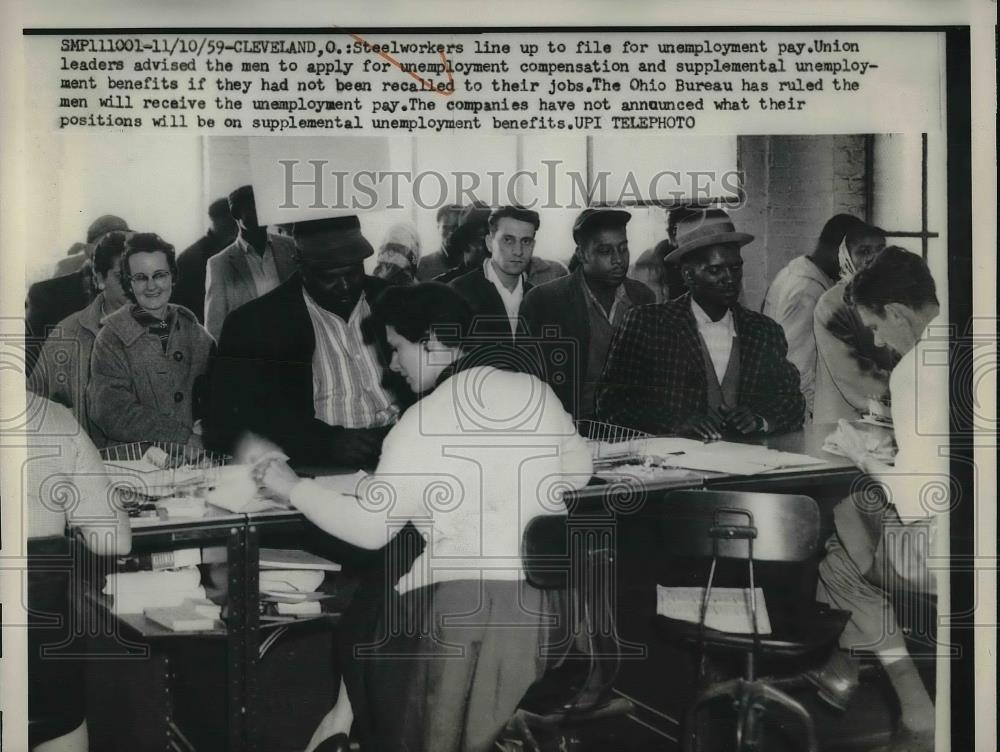 1959 Press Photo Steel Strikers LIne Up For Unemployment, Cleveland, Ohio - Historic Images