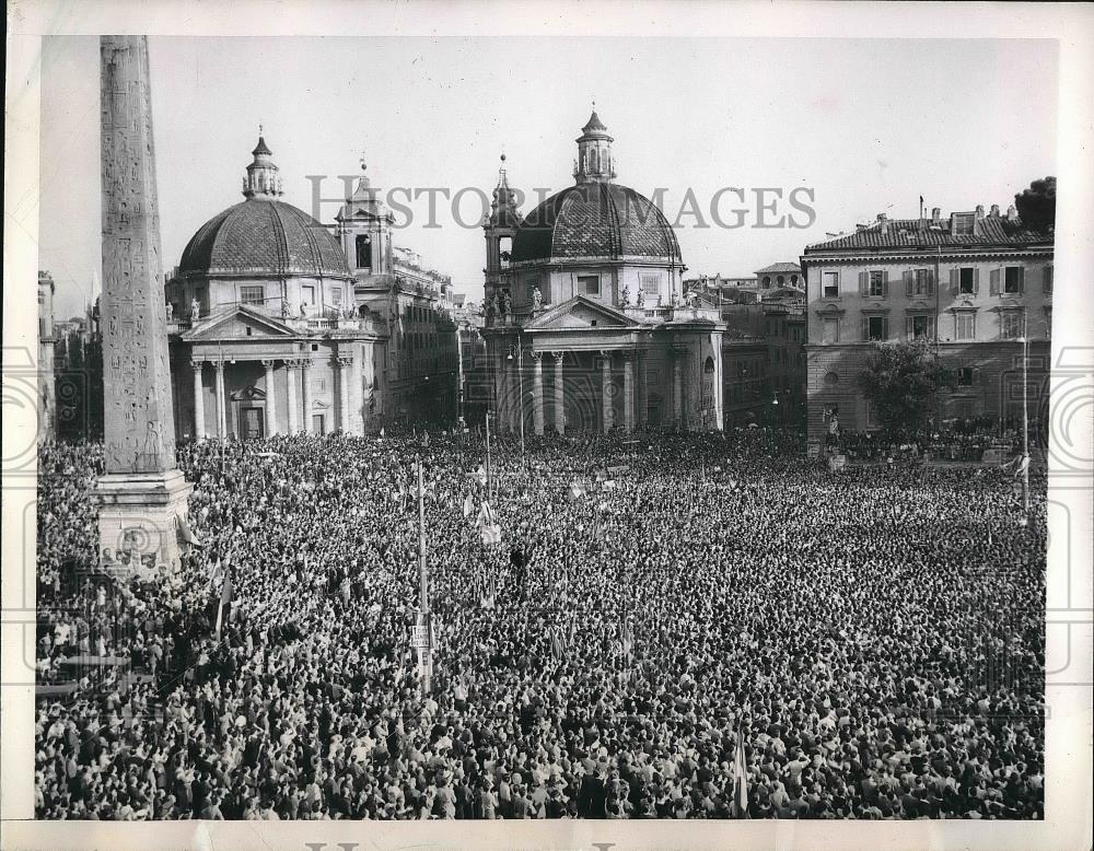 1946 Press Photo Demonstration at Plazza De Popolo in Rome - Historic Images