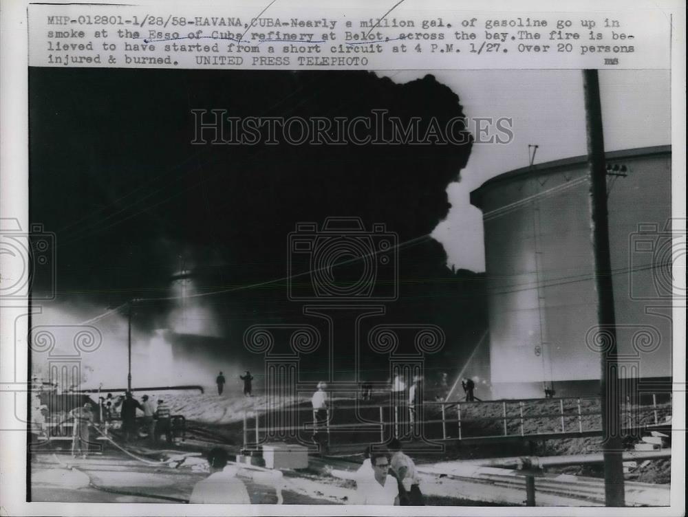 1958 Press Photo Esso Cuba Refinery Belot Million Gallons Gasoline Fire Havana - Historic Images