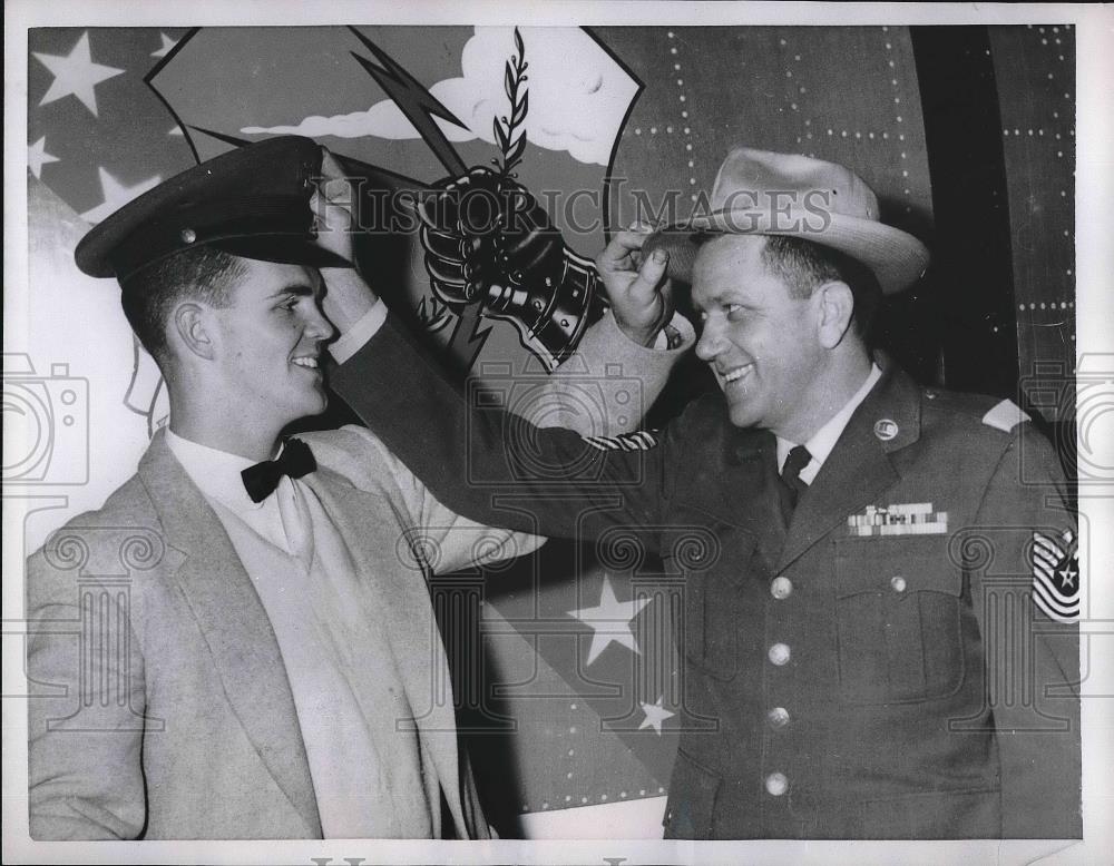 1958 Press Photo M/Sgt Carl Preddy &amp; his son Roger during his son&#39;s graduation - Historic Images