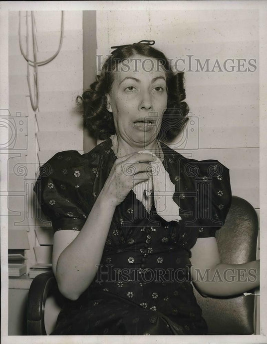 1939 Press Photo Hildegarde Halliday Champion Sneezer. - Historic Images