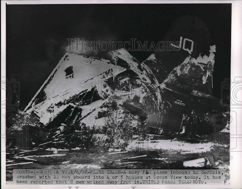 1958 Press Photo Navy PM Plane Wreckage at House in Norfolk, Virginia - Historic Images