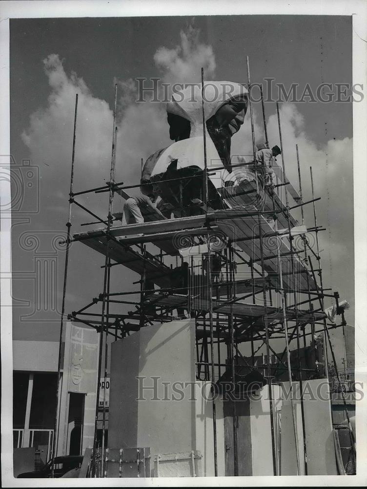 1950 Press Photo Paris, France Ind &amp; Commercial Fair construction work - Historic Images