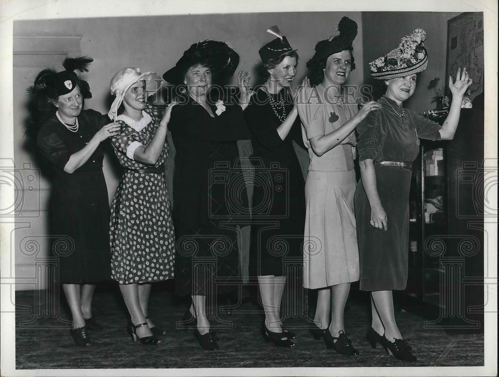 1935 Press Photo Hats That Make Them Happy - Historic Images