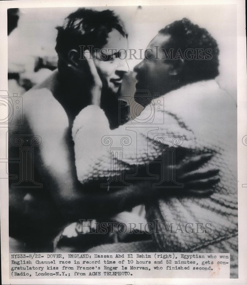 1959 Press Photo English Channel Race Roger le Morvan Kissing Winner El Rehim - Historic Images