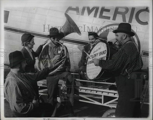 1939 Press Photo American Airline Stewardess Serenaded - neb02212 - Historic Images