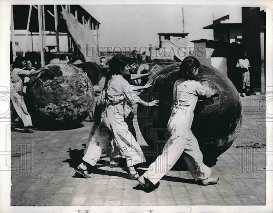 1943 Press Photo Lebanese Women worked at the Royal Navy  Mediterranean Port. - Historic Images