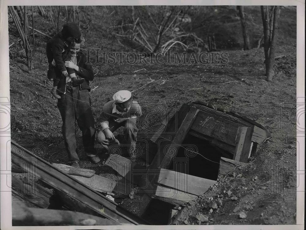 1936 Press Photo Gov. George Earle of PA., inspects mines where bootlegging has - Historic Images