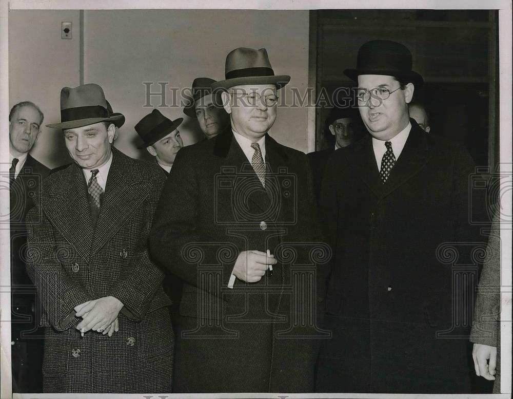 1938 Press Photo Robert Rosenthal Cashier of Firm &amp; Attorneys - Historic Images