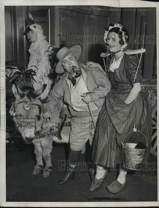 1939 Press Photo Elsa Maxwell & Princess Vasili With Costuming Society - Historic Images