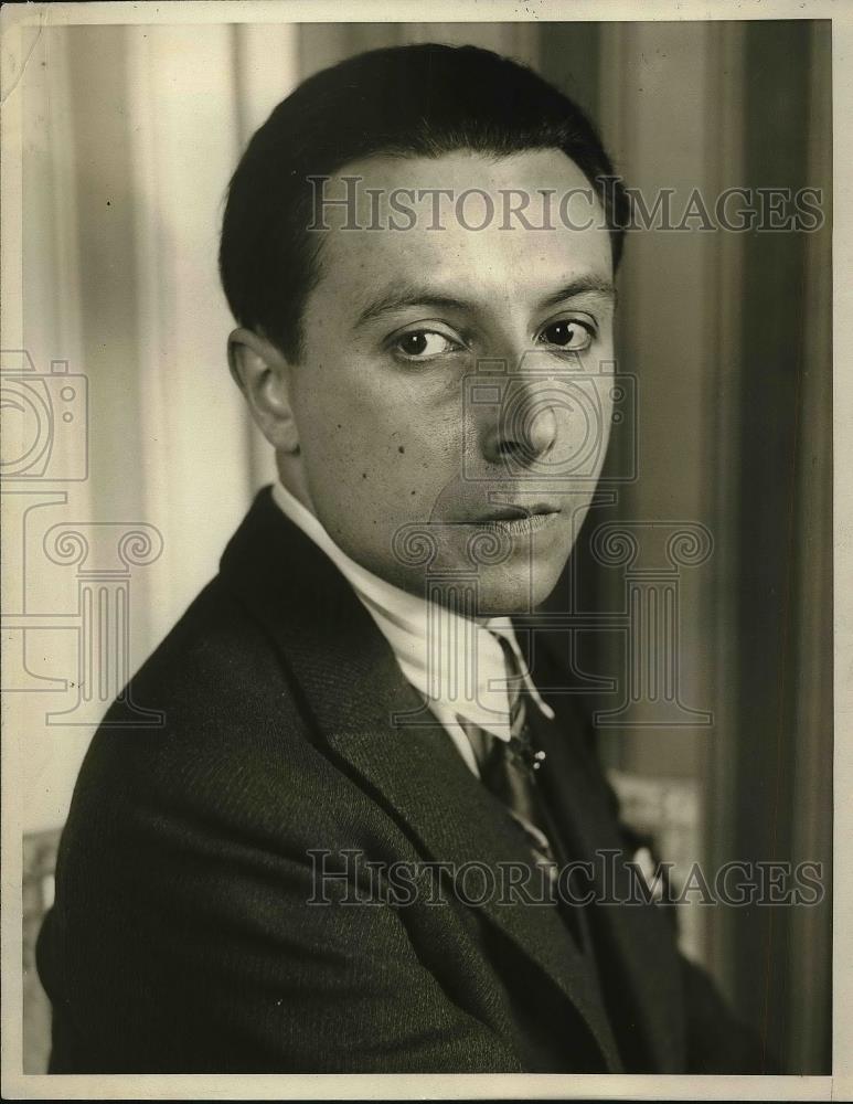 1925 Press Photo Romain Eerte posing for photo - Historic Images