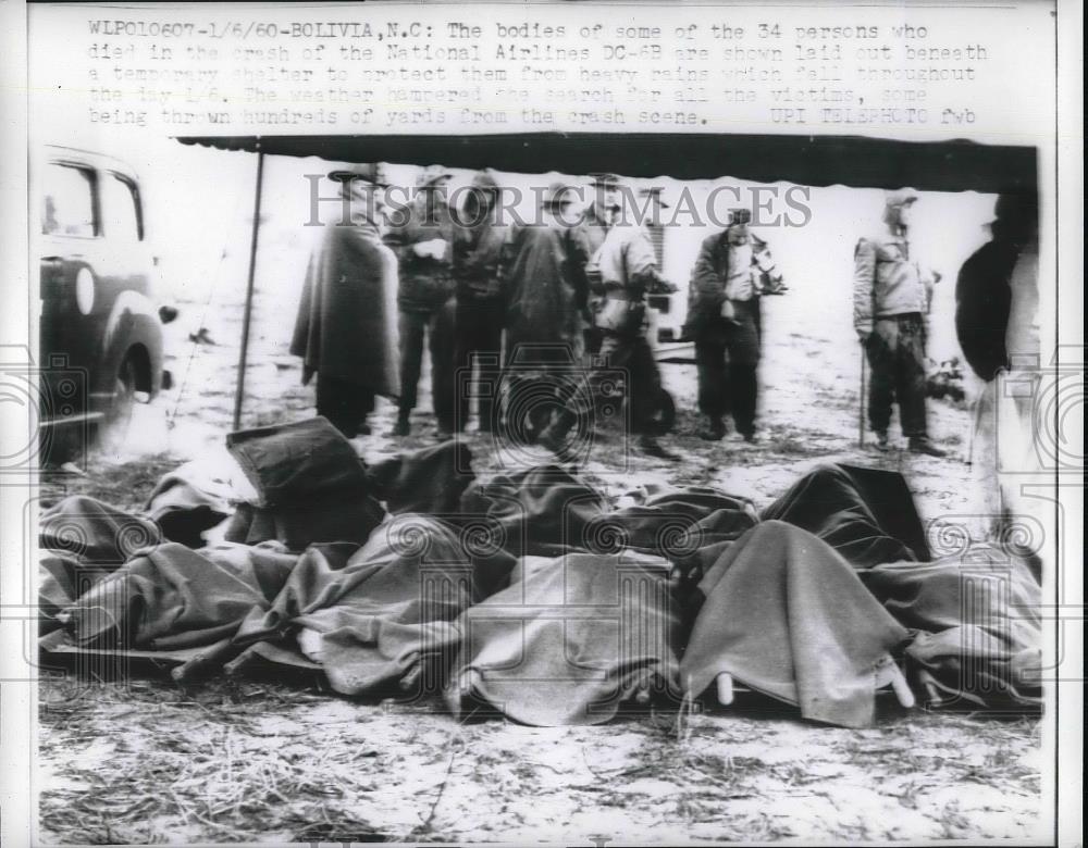 1960 Press Photo Bodies From National Airlines DC-6B Plane Wreck - Historic Images