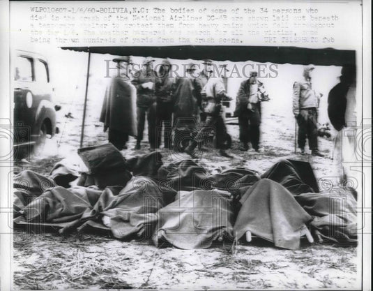 1960 Press Photo Bodies From National Airlines DC-6B Plane Wreck - Historic Images