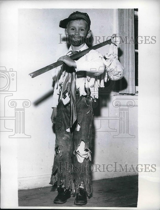 1960 Press Photo Neil Robinson Made His Own Hobo Costume - Historic Images