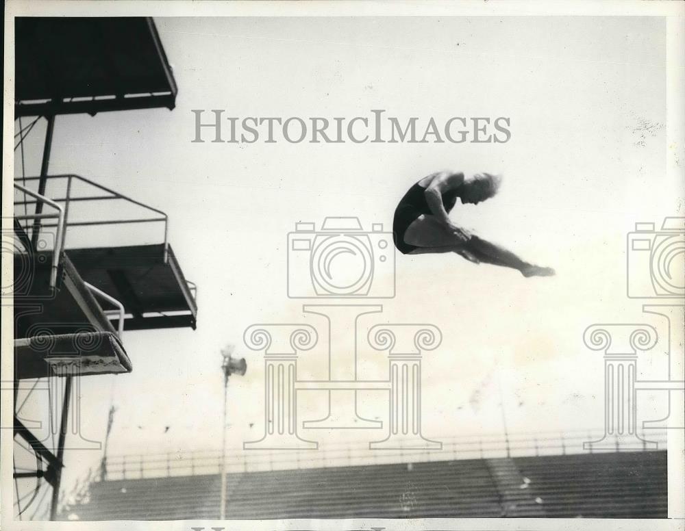 1932 Press Photo Mickey Galitzen Illustrates LA Olympic Winning Dive - nea97740 - Historic Images