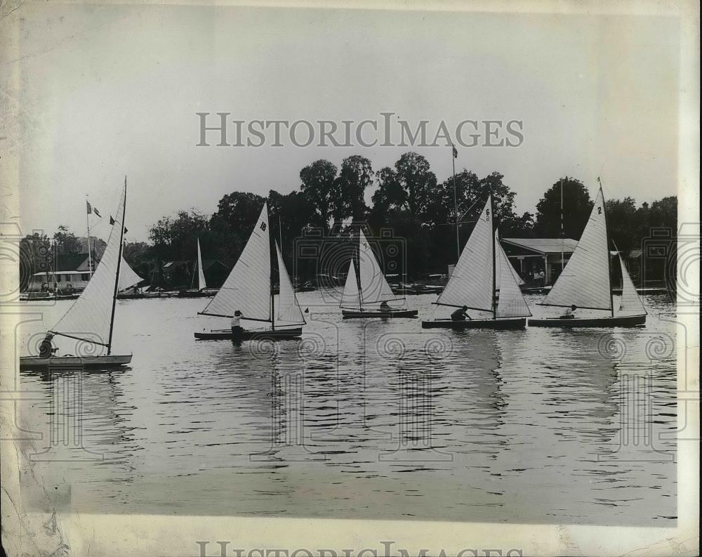 1930 Press Photo Canoes Line Up For The Royal Canoe Club Race For Knowles Bowl - Historic Images