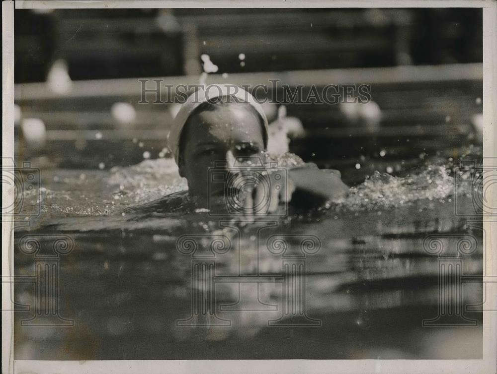 1937 Press Photo Toni Redfern Swimming 100 Meter Free Style - Historic Images