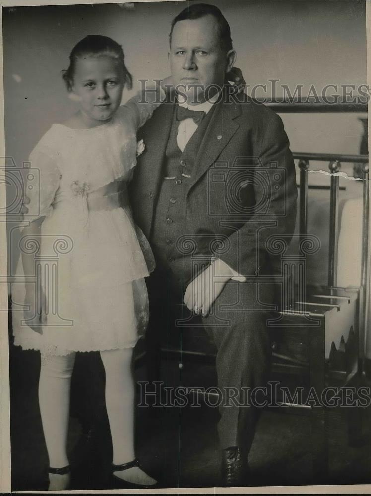 1920 Press Photo John A. O&#39;Dwyer and daughter - Historic Images