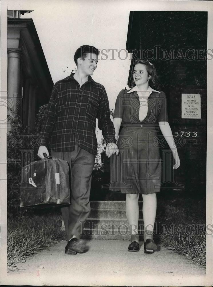 1945 Press Photo John Schultz leaves University of Chicago for U. of Paris - Historic Images