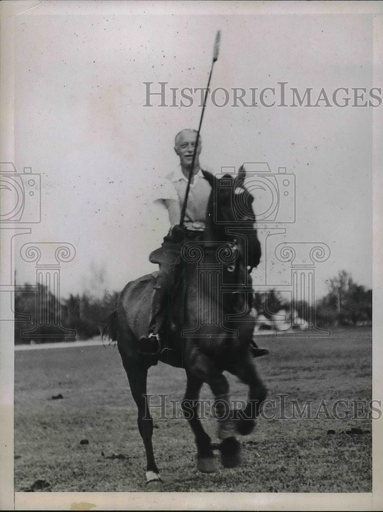 1935 Press Photo William Schiff Playing Polo - Historic Images