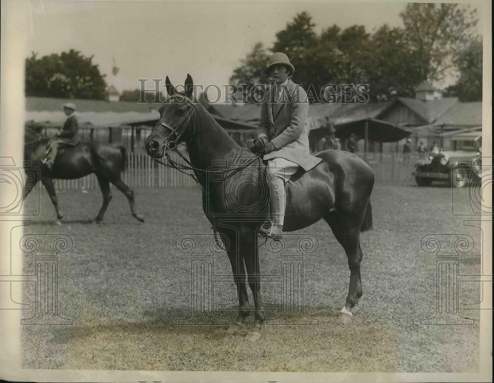 1928 Press Photo Peggy Cartwright on "Bockmara" - Historic Images