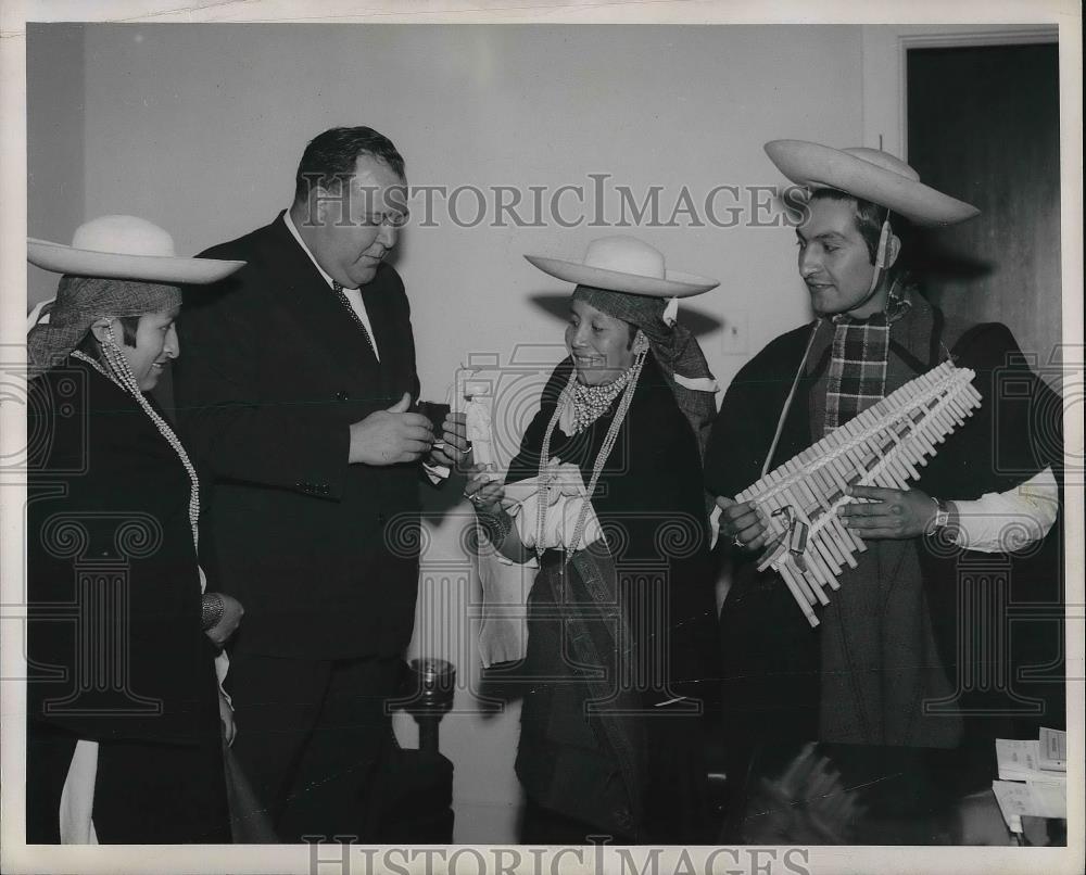 1950 Press Photo Indians from Ecuador thanks UN for its aid - Historic Images