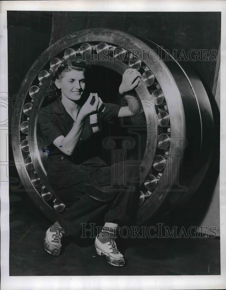 1946 Press Photo U.S. Ball and Roller Company - Historic Images