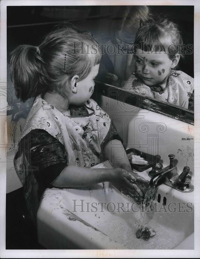 1956 Press Photo Peggy Sue Ditun Westside Community House - Historic Images