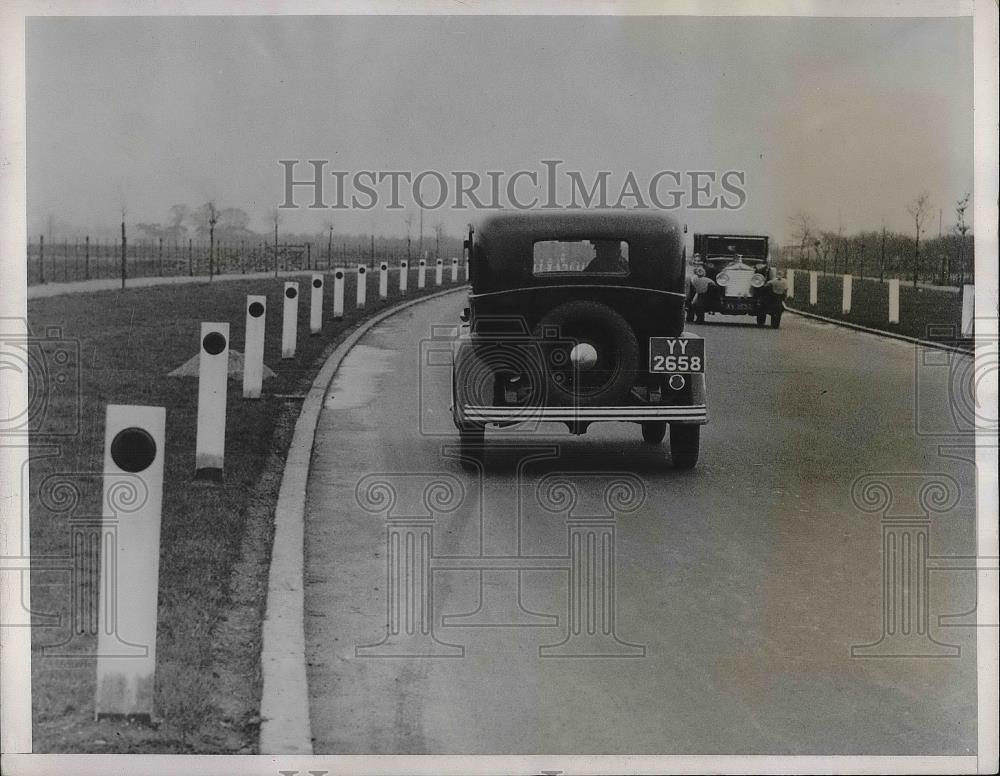 1933 Press Photo Red Reflector of Noght Driving - Historic Images