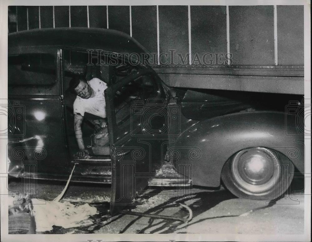 1948 Press Photo Albert Zambo trapped in car after hitting a truck - Historic Images