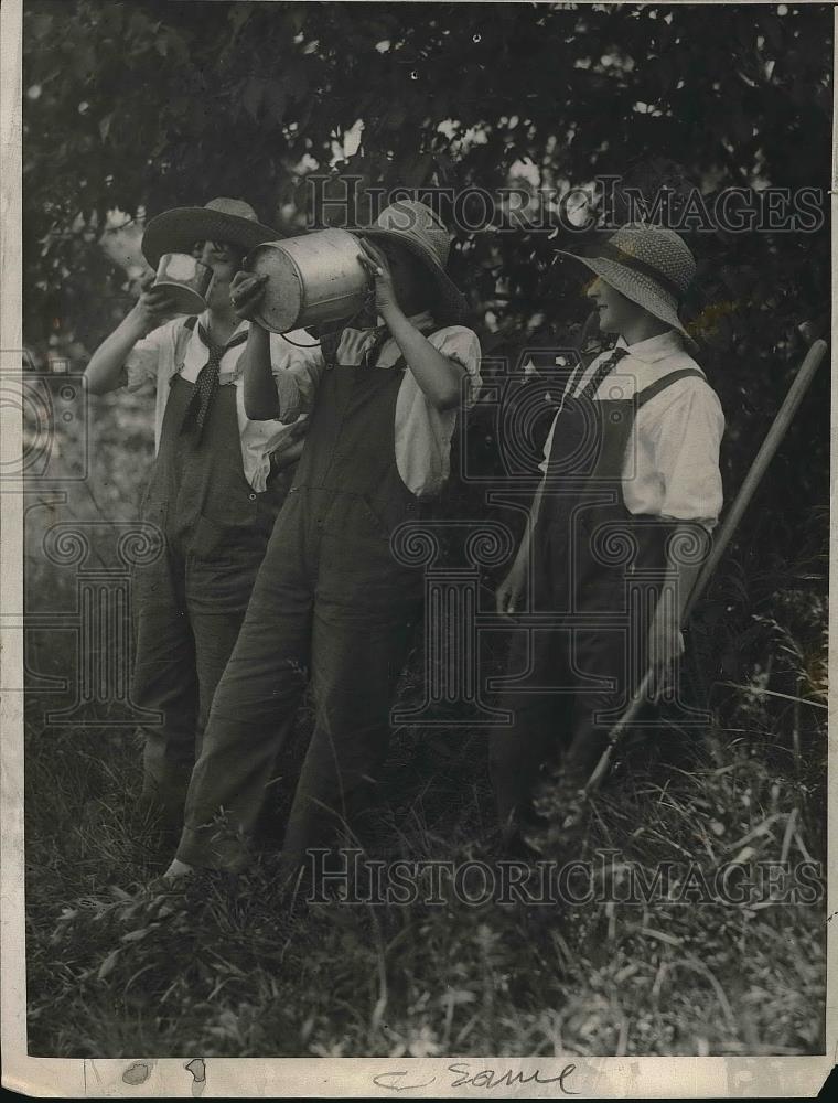 1924 Press Photo Women Farmers - Historic Images
