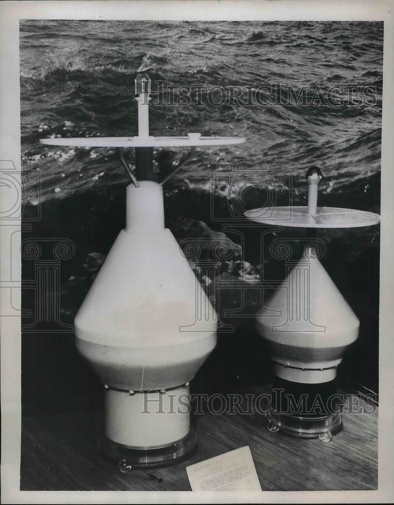 1959 Press Photo View Of Russian Buoys Using Soloar Batteries In Water Moscow - Historic Images