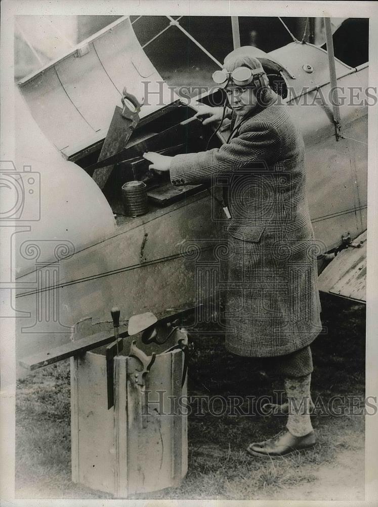 1932 Press Photo John Stark Flying Builder - Historic Images